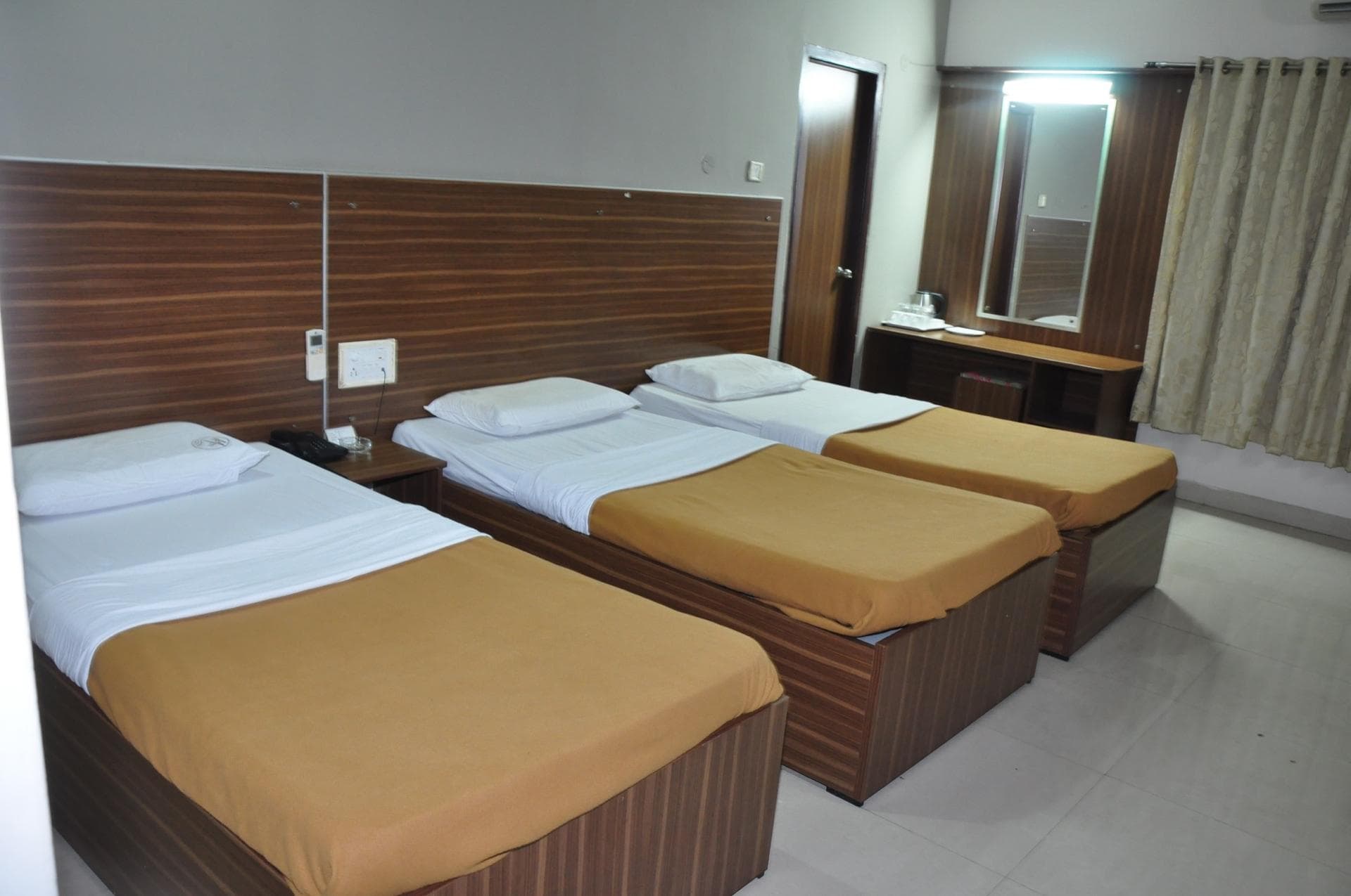 Family Room Hotel Sree Vijayalakshmi Toranagallu