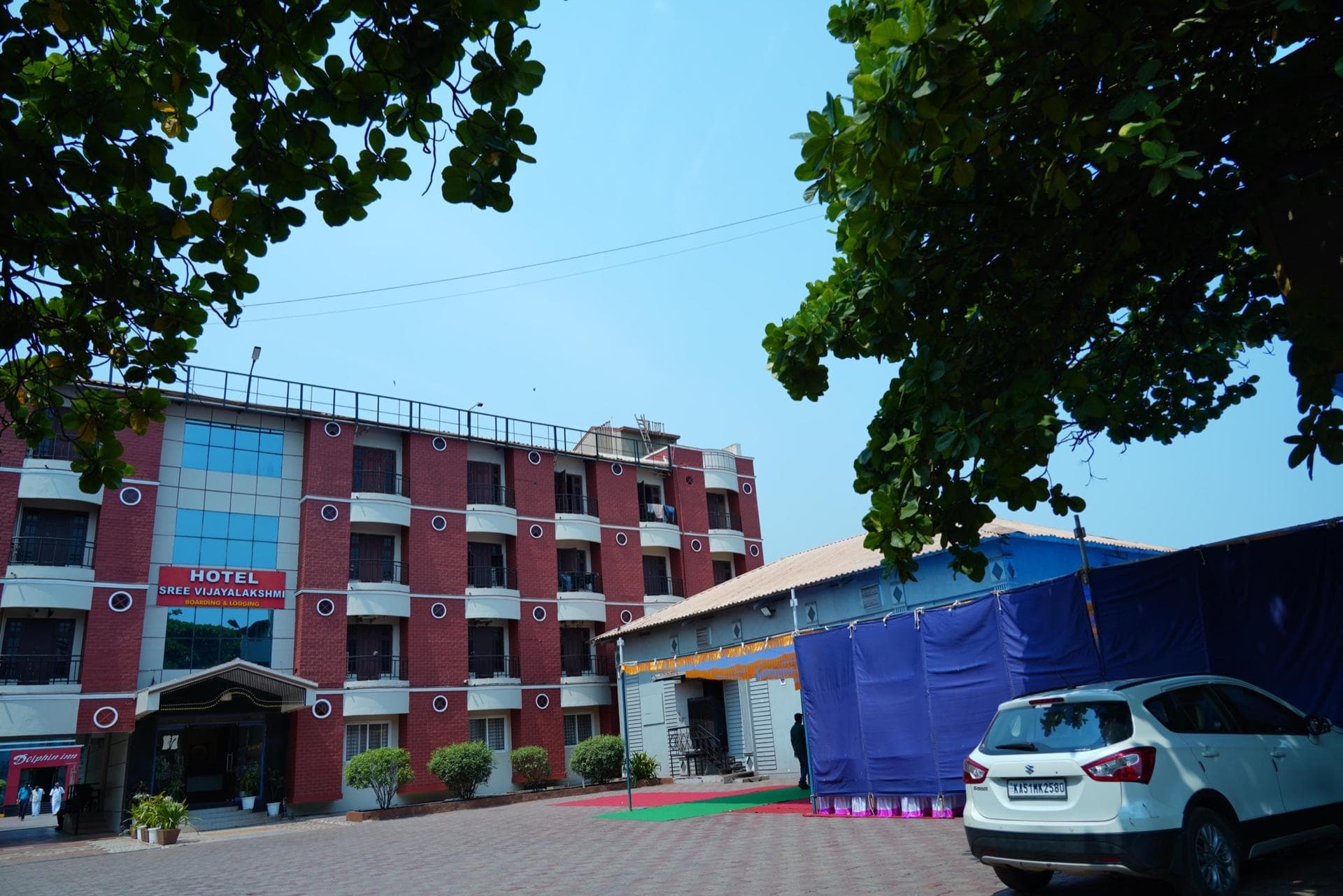 Hotel Sree Vijayalakshmi exterior