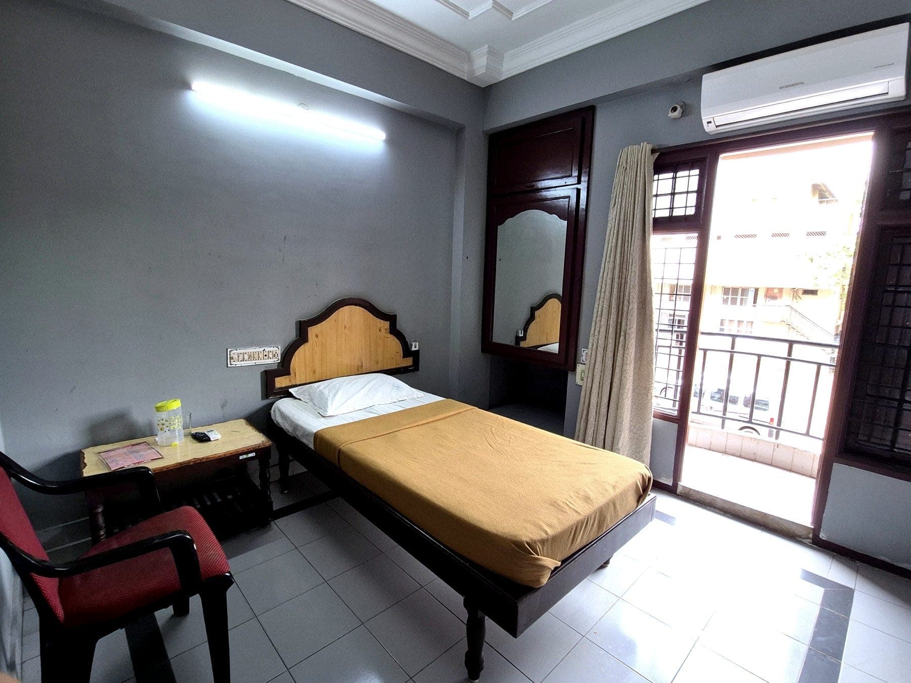 Budget Single AC Room at Hotel Sree Vijayalakshmi Toranagallu